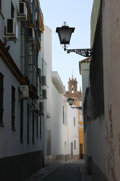 View of the Church from a narrow street in the center of Seville — Stock Photo, Image
