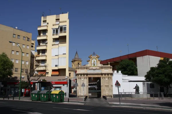 Sevilla Španělsko Července 2011 Klášter Mezi Moderními Obytnými Budovami Seville — Stock fotografie