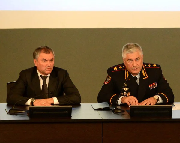 Presidente de la Duma Estatal de la Asamblea Federal de la Federación Rusa Vyacheslav Volodin y Ministro de Asuntos Internos Vladimir Kolokoltsev — Foto de Stock