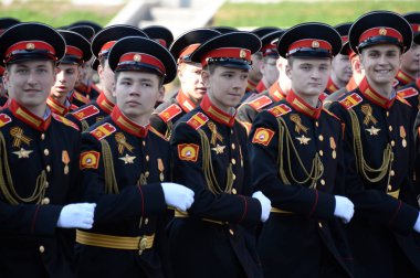  Moskova Askeri Okulu öğrencileri Zafer Günü onuruna Kızıl Meydan 'daki geçit töreninin kostümlü provasında