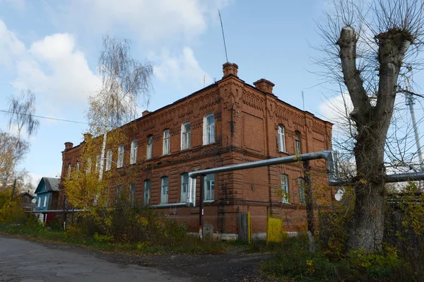 Gamla bostadshus på gatan av den röda armén i staden Ryazhsk. Regionen Ryazan — Stockfoto