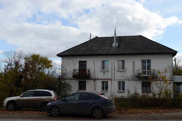 Starý dům na ulici Krasnaya ve městě Ryazhsk. Ryazská oblast — Stock fotografie