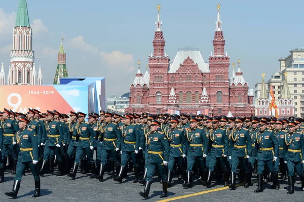 Officers of the Combined arms Academy of the Armed Forces of the Russian Federation at the dress rehearsal of the parade on red square in honor of Victory Day — Stock Photo, Image