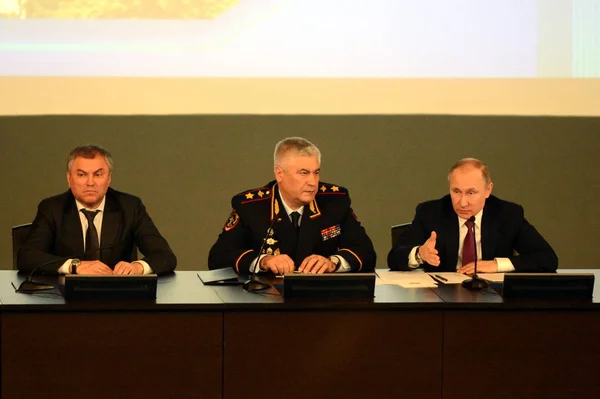 Russian President Vladimir Putin with interior Minister Vladimir Kolokoltsev and state Duma Chairman Vyacheslav Volodin — ストック写真