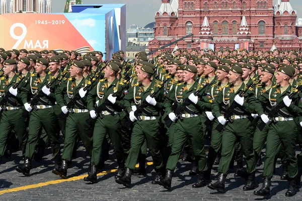 Cadets of the Military Academy of the Strategic Missile Forces named after Peter the Great at the dress rehearsal of the parade on Red Square in honor of Victory Day — Stock Photo, Image