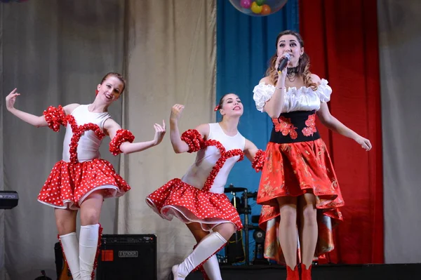Artistes de performance sur scène Ryazhsky district Maison de la culture. La ville Ryazhsk.Ryazan région — Photo
