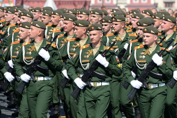 Kadetten der Militärakademie bei der Generalprobe der Parade auf dem Roten Platz zu Ehren des Sieges — Stockfoto