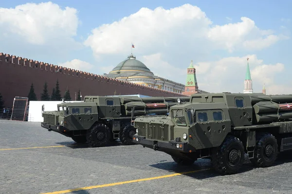 Multiple rocket launchers Smerch on red square at the dress rehearsal of the parade on red square in honor of Victory Day — 스톡 사진