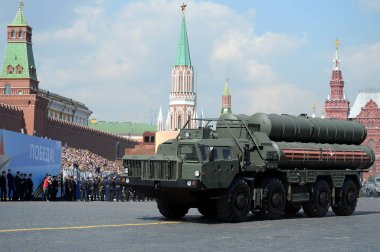  Rus uzun ve orta menzilli uçaksavar füze sistemi, S-400 Triumph uçaksavar füze sistemi Kızıl Meydan 'daki Zafer Günü geçit töreninin kostümlü provasında
