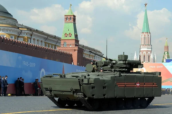 Infantry fighting vehicle Kurganets-25 at the dress rehearsal of the parade on red square in honor of Victory Day — 스톡 사진