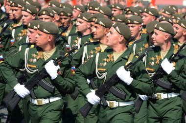  38. demiryolu tugayının askerleri Zafer Günü onuruna Kızıl Meydan 'daki geçit töreninin kostümlü provasında