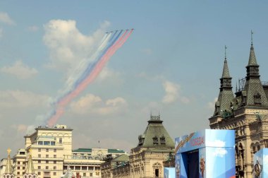  Zafer Günü kutlamasının provası. Kızıl Meydan 'da, Sukhoi Su-25 Grach (Nato adı: 