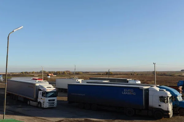 Camiones en el Motel en 326 km de la carretera federal 'Caspian'. Región de Riazán — Foto de Stock