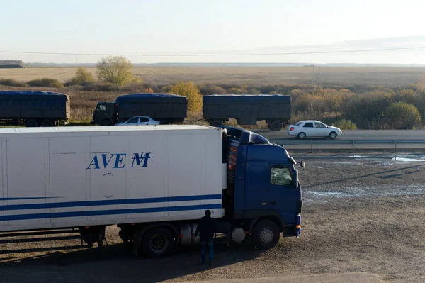 Trucks at the Motel on 326 km of the Federal highway `Caspian`. Ryazan region — 스톡 사진