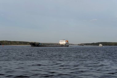  Sheksna nehrinde nehir taşımacılığı. Vologda bölgesi