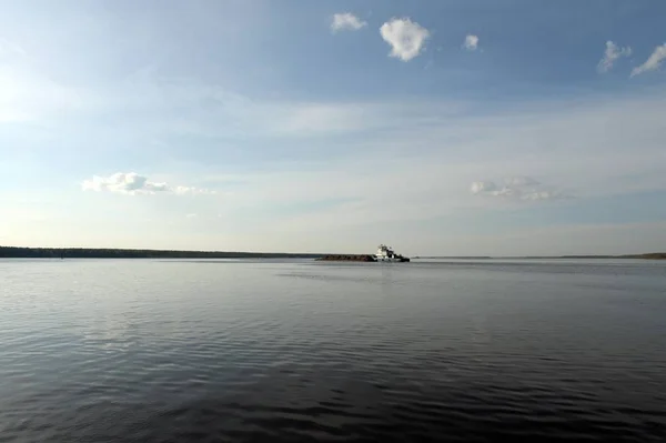 Transporte fluvial por el río Sheksna. Región de Vologda —  Fotos de Stock