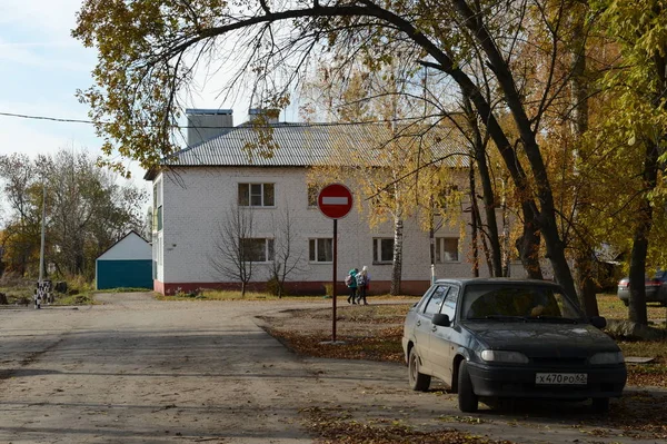 Школьный переулок в поселке городского типа Александра Невского. Рязанская область — стоковое фото