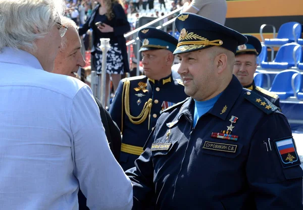 Hoofd van de lucht- en ruimtevaartstrijdkrachten van de Russische Federatie, kolonel-generaal Sergei Surovikin bij een repetitie van de parade op het Rode Plein ter ere van de Dag van de Overwinning — Stockfoto