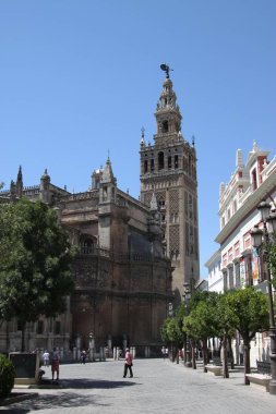  Seville Katedrali 'nin Giralda çan kulesi, Avrupa' nın en büyük Gotik Katedrali.