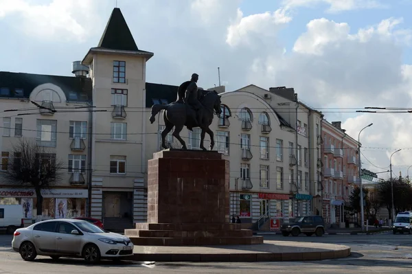 Monument över prins Oleg Ryazansky på torget i Ryazan — Stockfoto