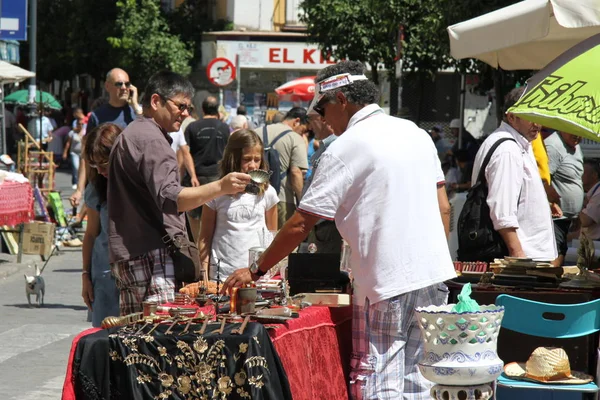 2011年7月14日スペイン セビリア旧市街のフリーマーケット — ストック写真