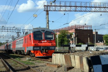  Moskova - Yolcu - Paveletskaya tren istasyonunun tepesinde banliyö elektrik treni