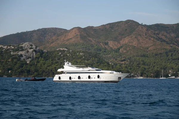 Modern sea yacht in the Harbor of Marmaris — Stock Photo, Image