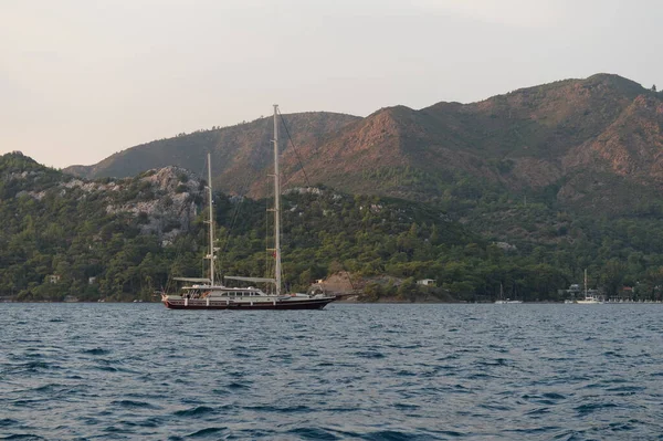Turecká loď Gulet v přístavu Marmaris — Stock fotografie