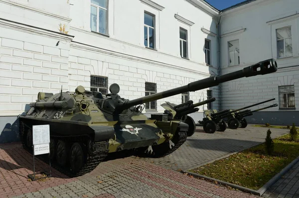 Unidade de artilharia autopropulsada soviética SU-85 na entrada do Museu da história das tropas aéreas na cidade de Ryazan — Fotografia de Stock