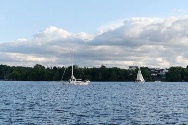  Moskova Kanalı 'nın Pirogovsky rezervindeki yatlar.