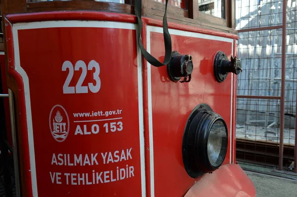 トルコのイスタンブール 11月3 2019 イスタンブールのイスタンブール通りの側面にある古いトラム — ストック写真