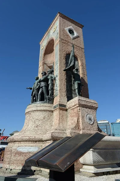 Istanbul Turkey November 2019 Republic Monument Taksim Square Complete August — Stock Photo, Image