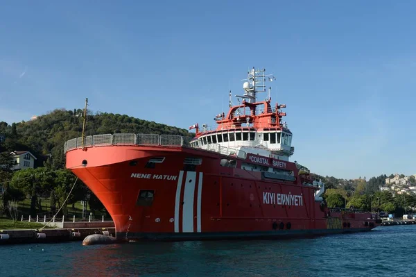 Türkisches Such- und Rettungsschiff nene khatun im Bosporus — Stockfoto