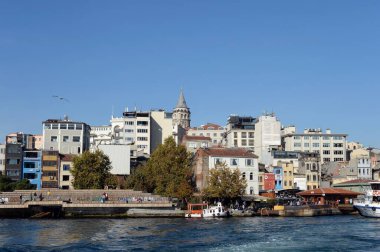 İstanbul, Türkiye - 3 Kasım 2019: Haliç 'teki Karaköy marinasının görüntüsü. İstanbul