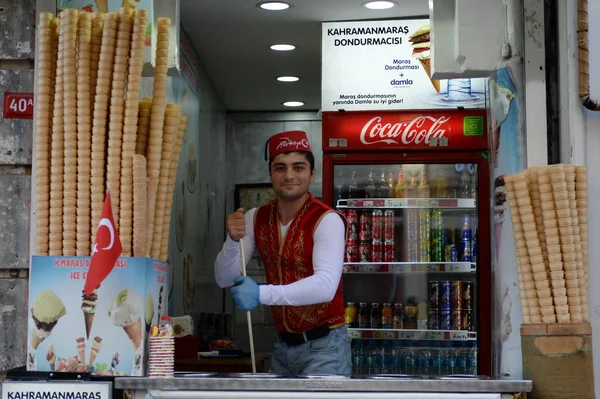 Istanbul Türkei November 2019 Eisverkäufer Auf Der Istiklal Straße Istanbul — Stockfoto