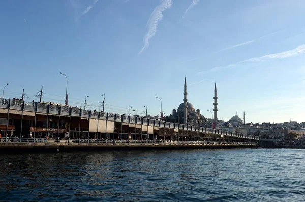 Istanbul Turecko Listopadu 2019 Pohled Most Galata Novou Mešitu Istanbulu — Stock fotografie