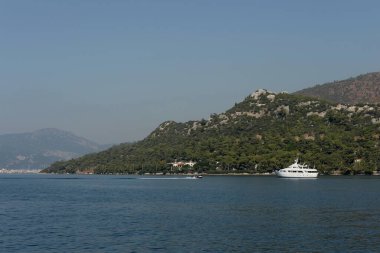 Marmaris, Türkiye - 30 Ekim 2019: Marmaris Körfezi 'ndeki deniz gemileri. Türkiye