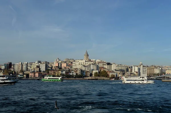 Istanbul Turecko Listopadu 2019 Pohled Zlatý Roh Věž Galata Istanbulu — Stock fotografie