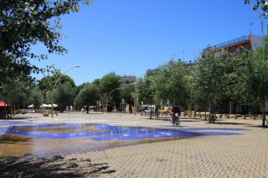 Seville, İspanya - 9 Temmuz 2011: Sıcak bir günde Seville Caddesi Alameda