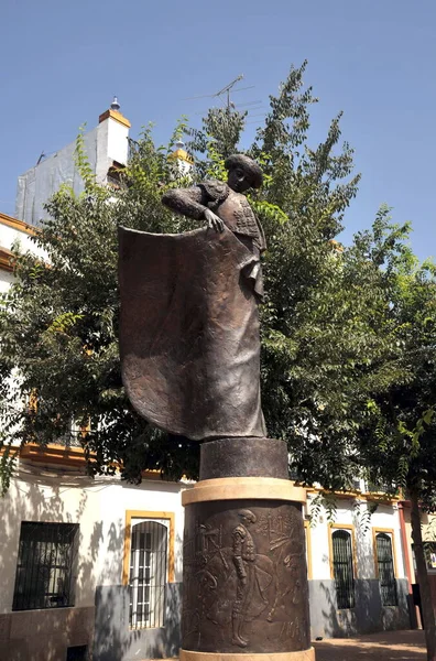 西班牙塞维利亚 2011年7月12日 塞维利亚Alameda Hercules的斗牛士雕塑 — 图库照片