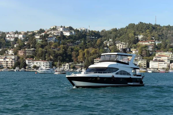 Istanbul Turkey November 2019 Motor Yachts Bosphorus Istanbul — Stock Photo, Image