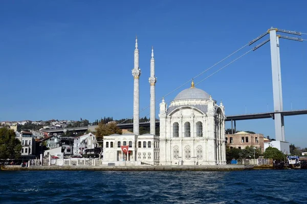 Istanbul Turquía Noviembre 2019 Vista Mezquita Ortakoy Puente Del Bósforo —  Fotos de Stock