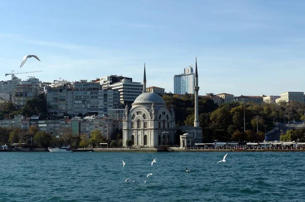 Istanbul Turkey November 2019 View Embankment Bosphorus Strait Center Istanbul — Stock Photo, Image