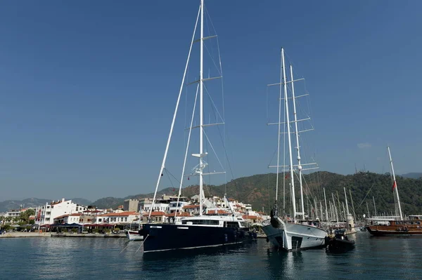Marmaris Turkey Oktober 2019 Zeeschepen Aan Waterkant Van Turkse Stad — Stockfoto