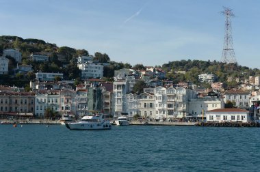 İSTANBUL, TURKEY - 3 Kasım 2019: İstanbul 'un İstanbul Arnavutköy ilçesine İstanbul Boğazı ile bakış