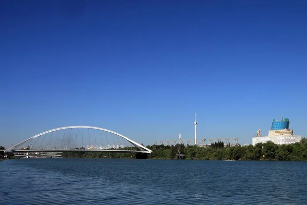 Seville Spain July 2011 Barket Bridge Guadalquivir River Seville — Stock fotografie