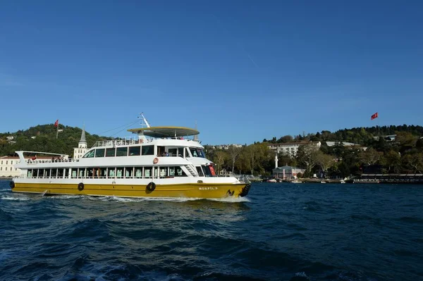 Istanbul Turkey November 2019 Passenger Pleasure Boat Asian Side Bosphorus — Stock Photo, Image