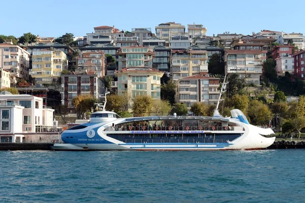 Istanbul Turkey Listopad 2019 Statek Pasażerski Cieśninie Bosfor Stacji Morskiej — Zdjęcie stockowe