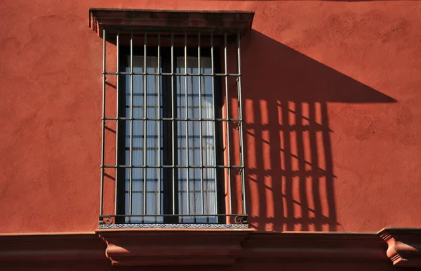 Seville Spanje Juli 2011 Barred Ramen Een Oud Gebouw Het — Stockfoto