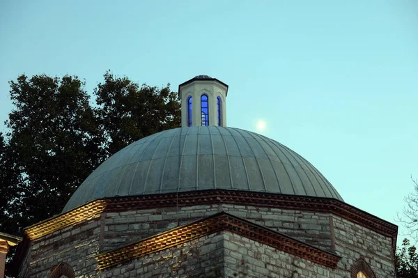 Istanbul Turkey November 2019 Fragment Islamic Architecture Night Square Sultanahmet — Stock Photo, Image